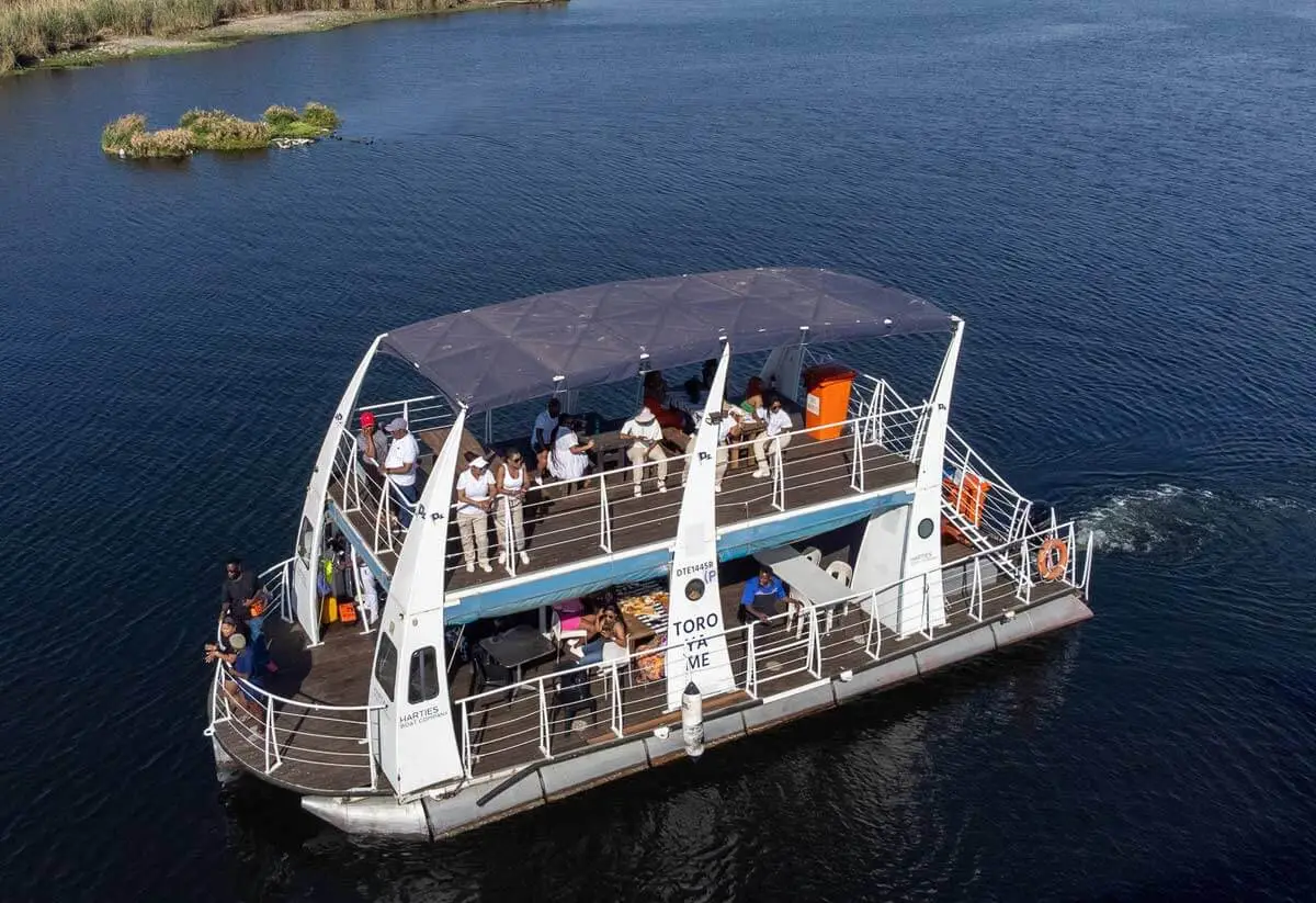 Toro Ya Me on Hartbeespoort Dam